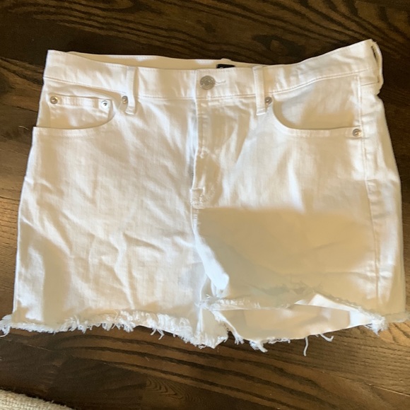 Never worn! Gap white jean shorts! - Picture 1 of 4